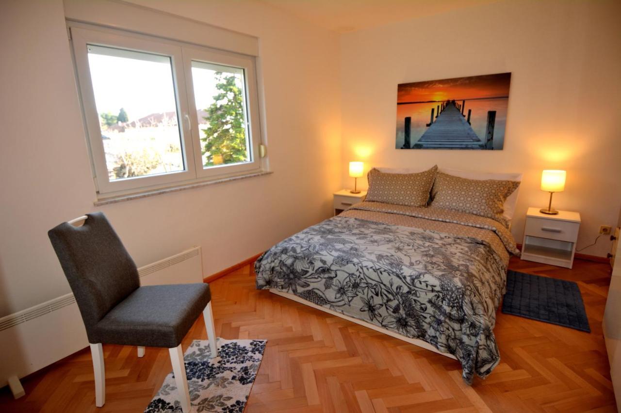Ferienwohnung Apartman Monte Rizzi Pula Exterior foto
